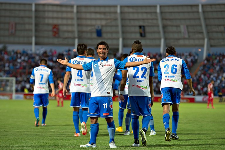 Puebla venció a Xolos en su primer partido del Clausura 2015.