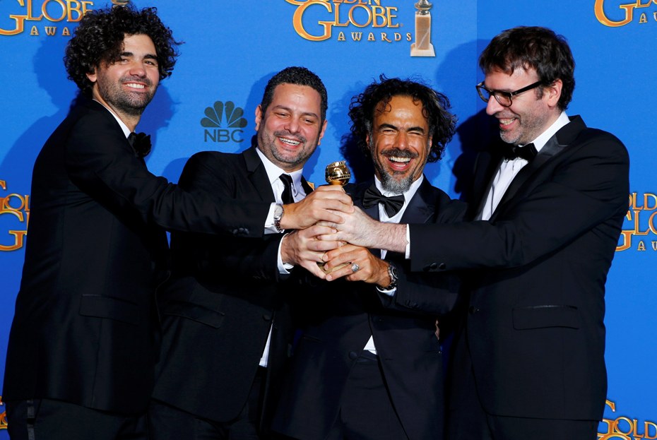 Alejandro González Iñárritu, Nicolás Giacobone, Alexander Dineralis y Amarndo Bo fueron reconocidos por el mejor guión de Birdman. 