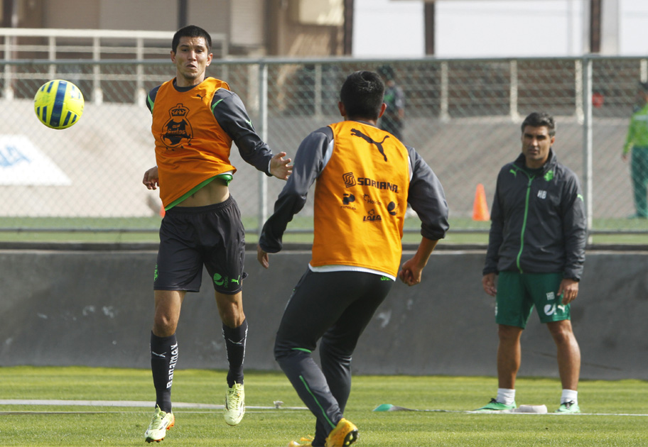  En las canchas aledañas al Estadio Corona, el equipo albiverde se alistó, primero ejercicios en el gimnasio, después trabajos de combinaciones, pases