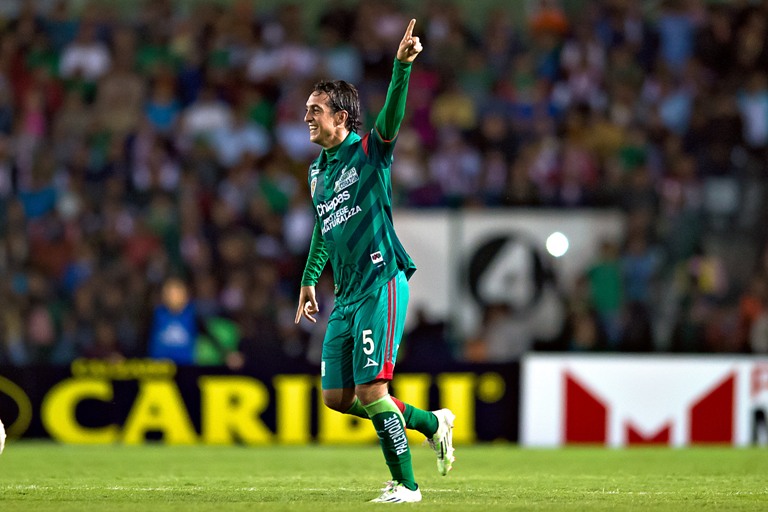 Diego de la Torre celebra su anotación frente a Chivas