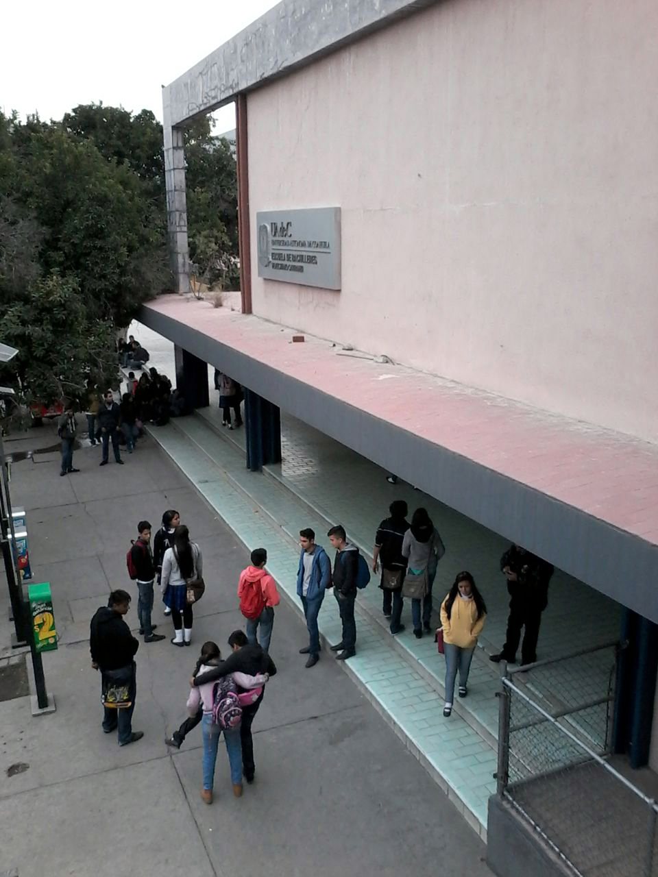 Edificio de PVC en bulevar Revolución y Paseo de la Rosita. 