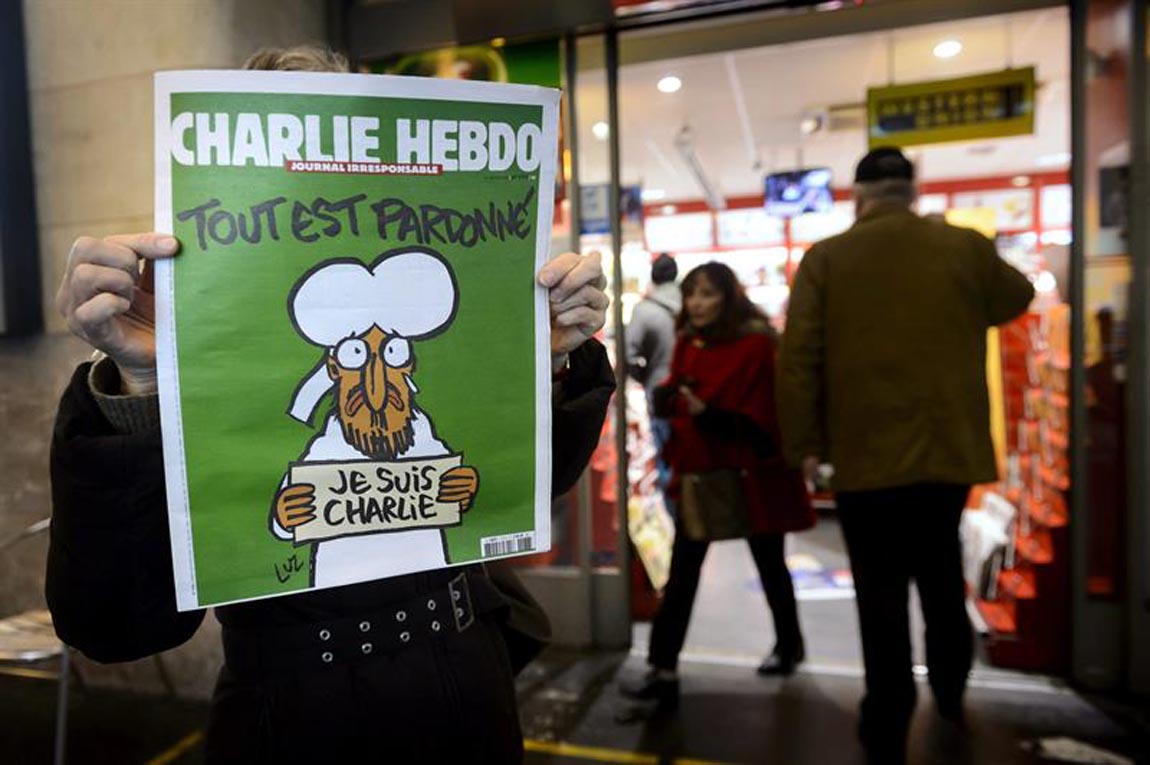 El nuevo número del semanario se agotó en Francia. 