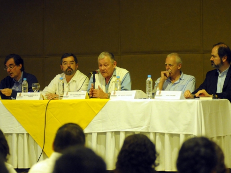 Los intelectuales y escritores Juan Ramón de la Fuente, Juan Villoro, Sergio Zermeño, José Woldenberg y el titular de la SEG, Salvador Martínez della 