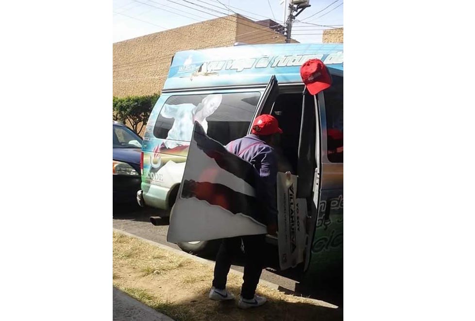 Material para la campaña de Ricardo Villanueva fue transportado en una camioneta del Code.
