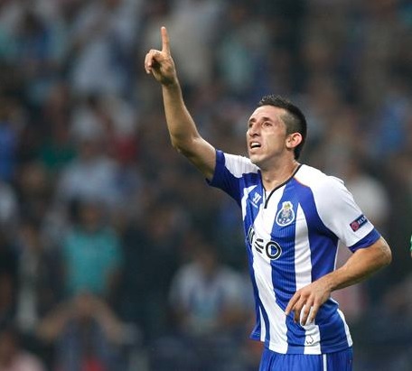 Héctor Herrera anotó el primer gol del partido 