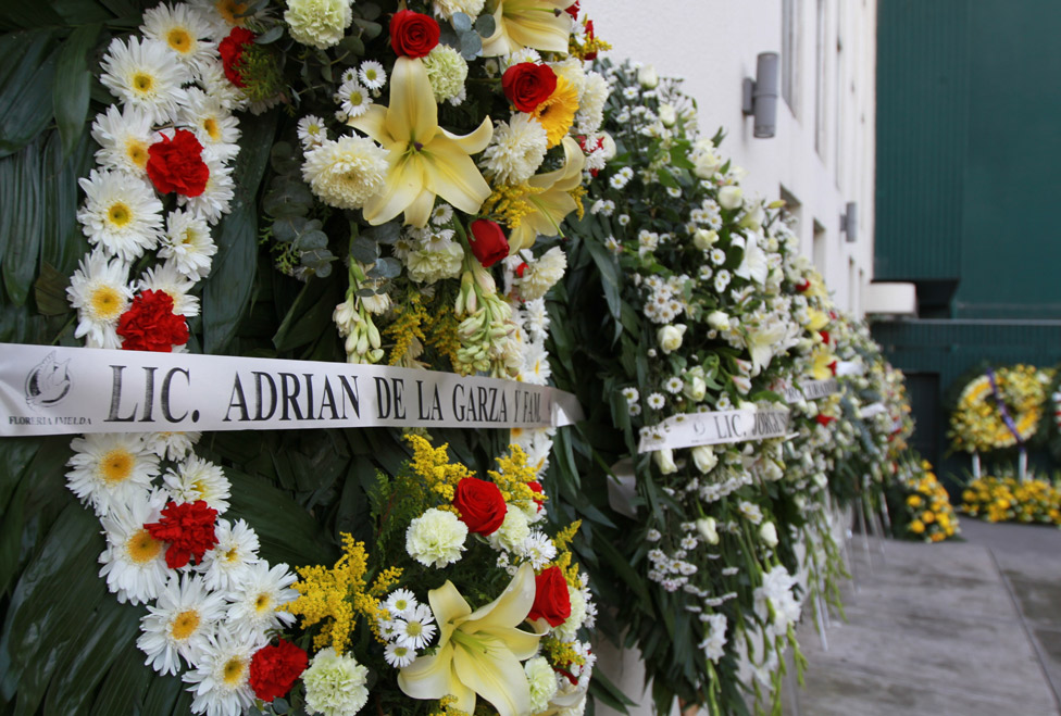 Autoridades enviaron arreglos florales en memoria del líder de la CROC.