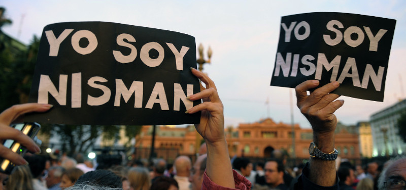 Cientos de manifestantes exigen que se esclarezca la muerte de Alberto Nisman.