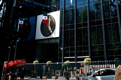 La PGR informó que se podrá ofrecer hasta un millón 500 mil pesos por la localización de cada una de las víctimas.
