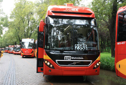 Una línea de Metrobús para Paseo de la Reforma podría estar lista en un año, consideró el secretario de Movilidad del DF, Rufino H León.