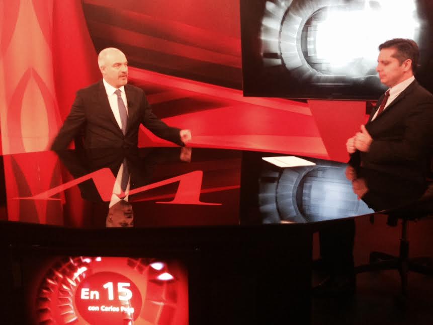 Eduardo Bohórquez, director general de Transparencia Mexicana, en el programa 'En 15' con Carlos Puig. 