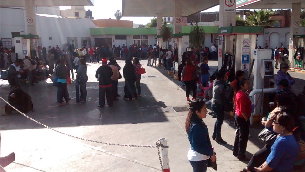 Los maestros cerraron siete gasolineras