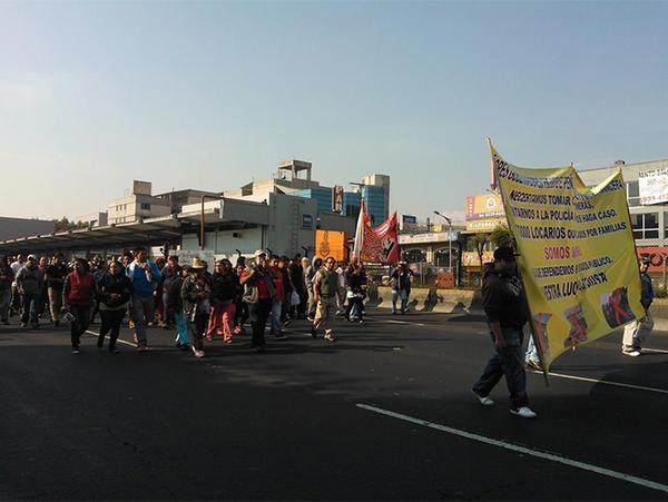 Los manifestantes se dirigen al Zócalo 