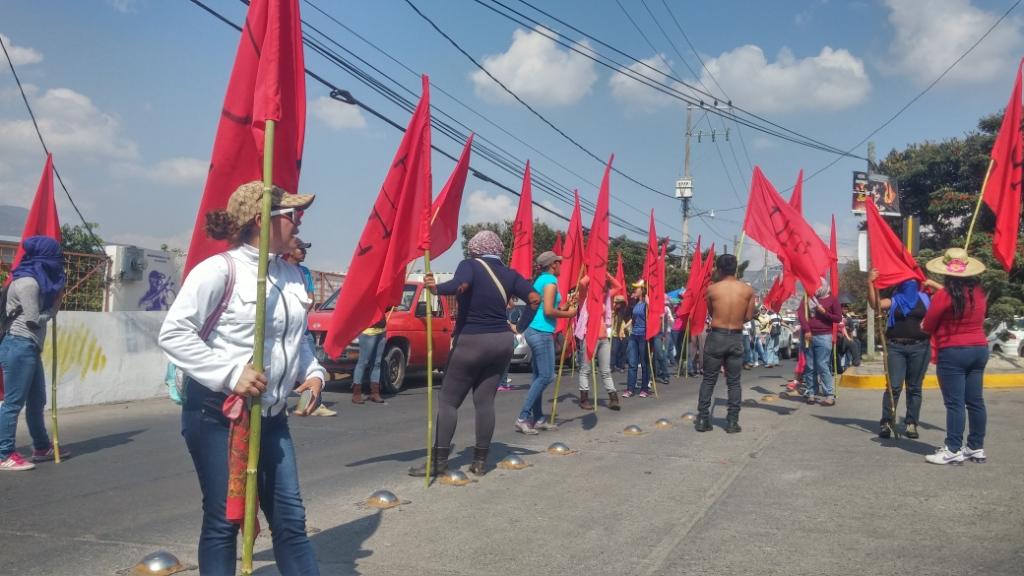 Los maestros exigen resultados de la búsqueda de los normalistas desaparecidos 