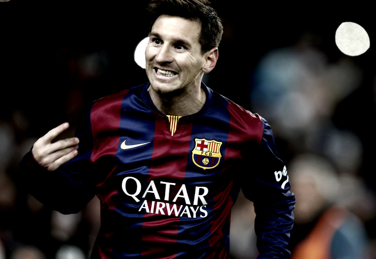 Messi, desde el manchón, en dos tiempos, adelantó al Barcelona al 84'