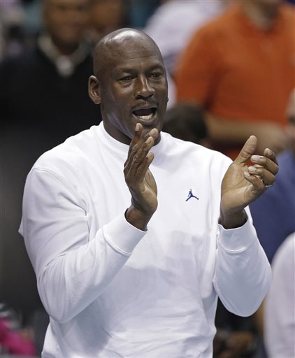 Michael Jordan apoyando a Charlotte Hornets 