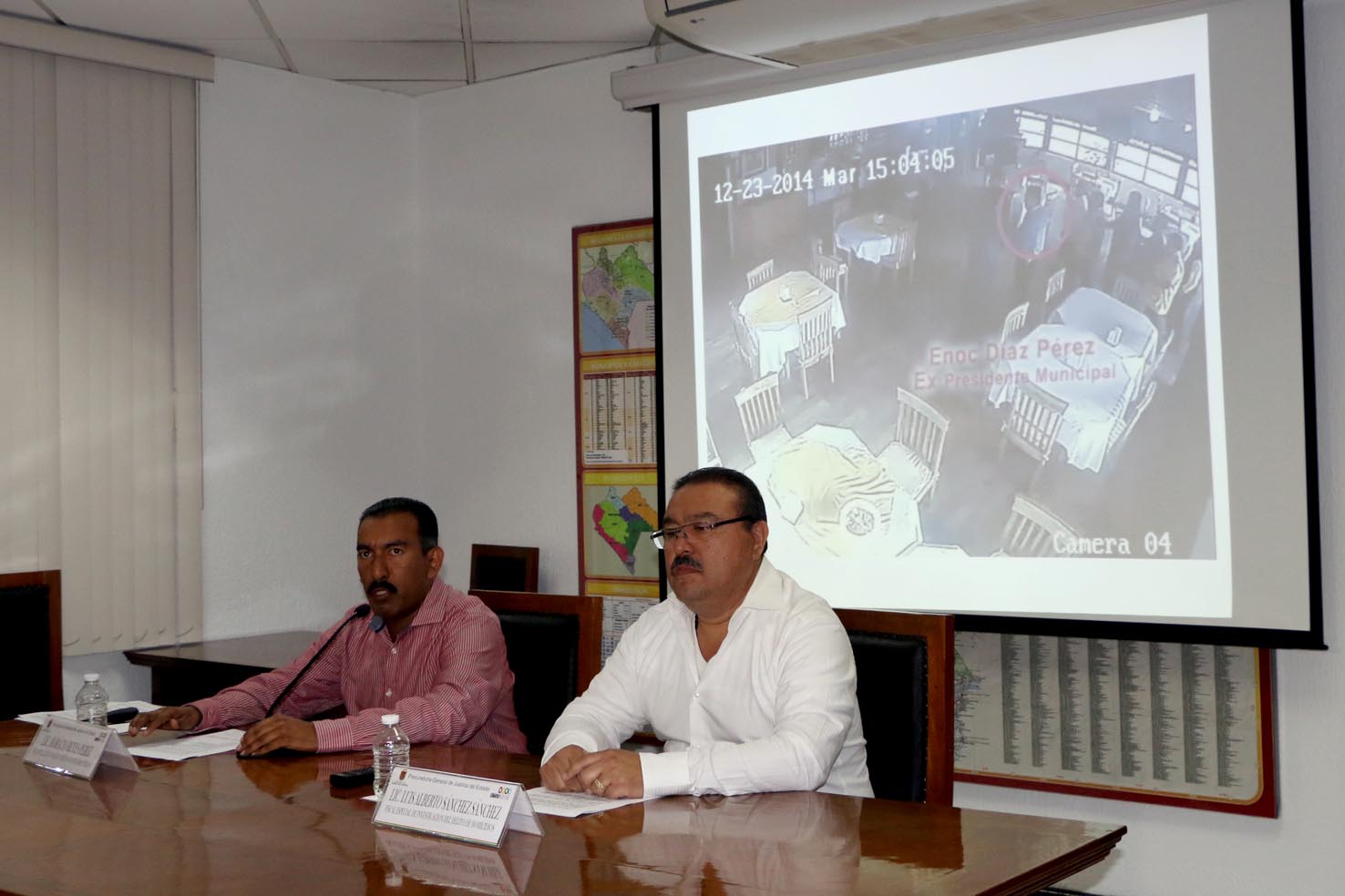 Algunos de los participantes en la detención ilegal de tres personas fueron identificados a través del circuito cerrado del restaurante donde ocurrier