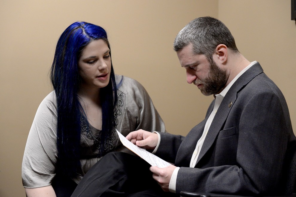 Dustin Diamond estuvo acompañado de su novia Amanda Schutz. 