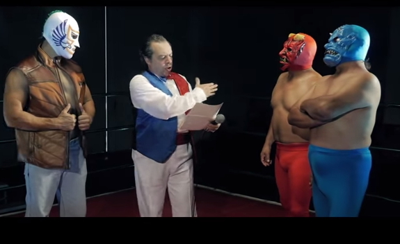En el video promocional se ve a tres luchadores diferentes. 