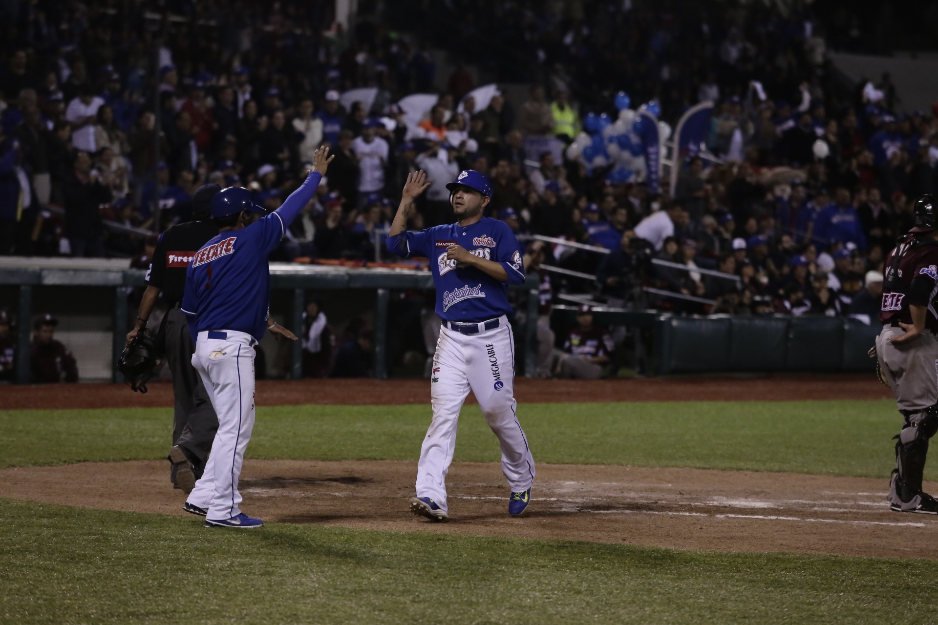 Charros supera a Tomateros 