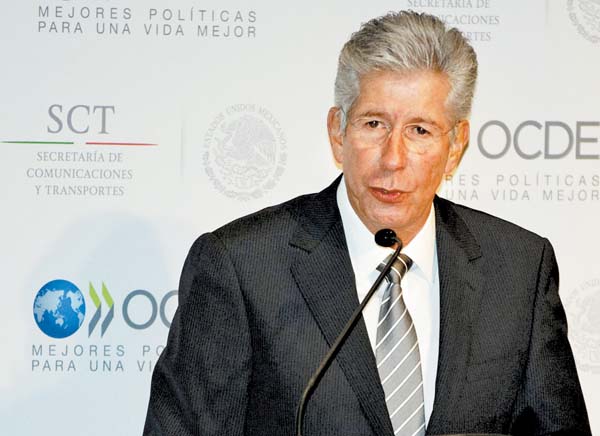 Gerardo Ruiz Esparza, titular de Comunicaciones y Transportes.