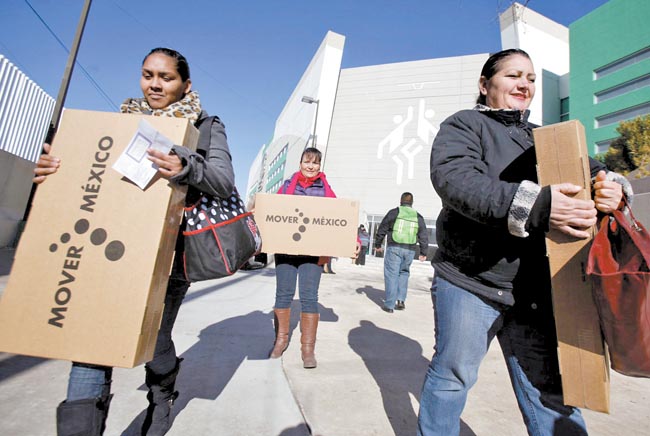 En Ciudad Juárez comenzó la entrega de 71 mil 900 televisiones digitales. 