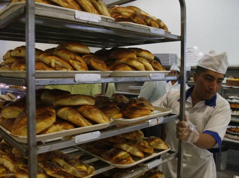 Las panaderías son de los negocios que sufrieron cambios al llegar las primeras máquinas en Nuevo León.