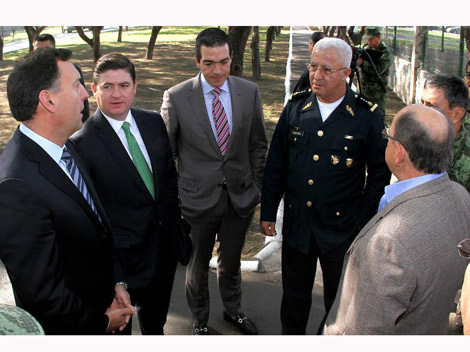 Autoridades estatales, del Ejército Mexicano y del sector privado supervisaron los avances del edificio que albergará la Policía Militar en NL.