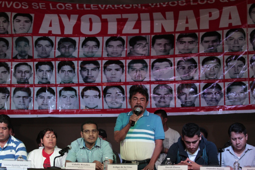 Felipe de la Cruz, vocero de los padres de los normalistas, aseguró que la lucha para esclarecer la desaparición de los estudiantes seguirá hasta las 