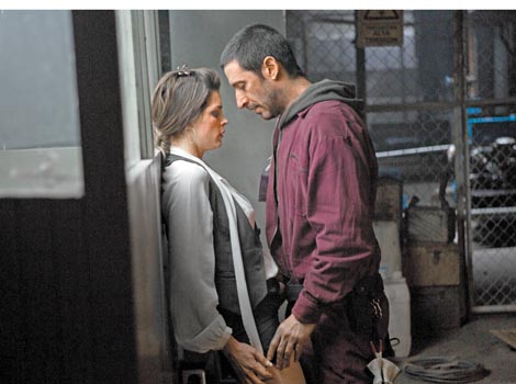 Irene Azuela y José María Yazpik protagonizan "Las oscuras primaveras"