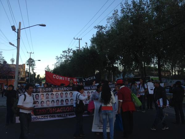Los estudiantes partieron de la Unidad Xochimilco de la UAM y avanzaron sobre Calzada del Hueso.