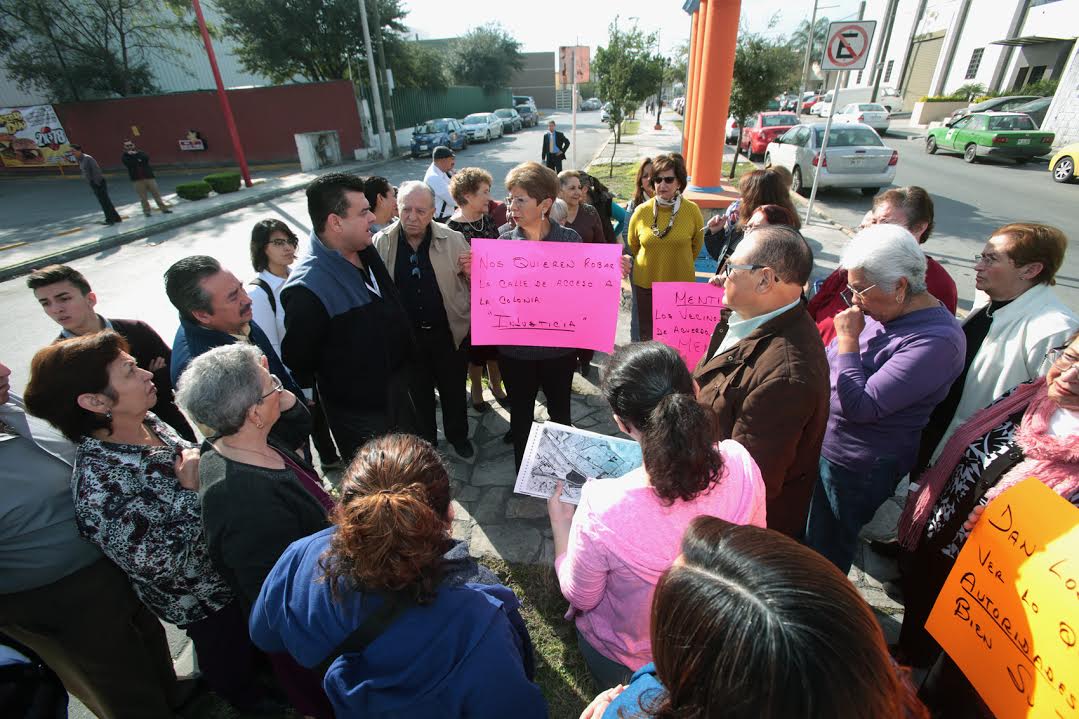 Habitantes de la colonia Churubusco protestaron por el rumor del cierre de la vialidad. 