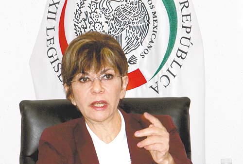 La legisladora Angélica de la Peña.