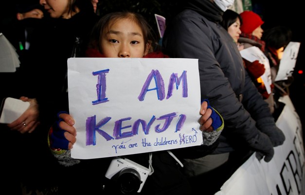 Manifestantes piden la liberación del periodista japonés, Kenji Goto.