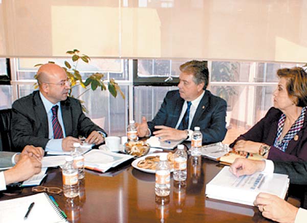 Renato Sales y Francisco Vega, en la reunión en Segob el martes.