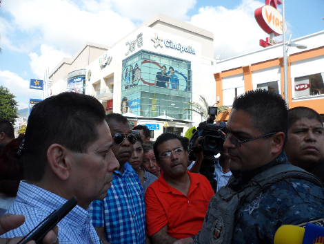 Elementos de la Gerndarmería dialogaron con los integrantes del SNTE.