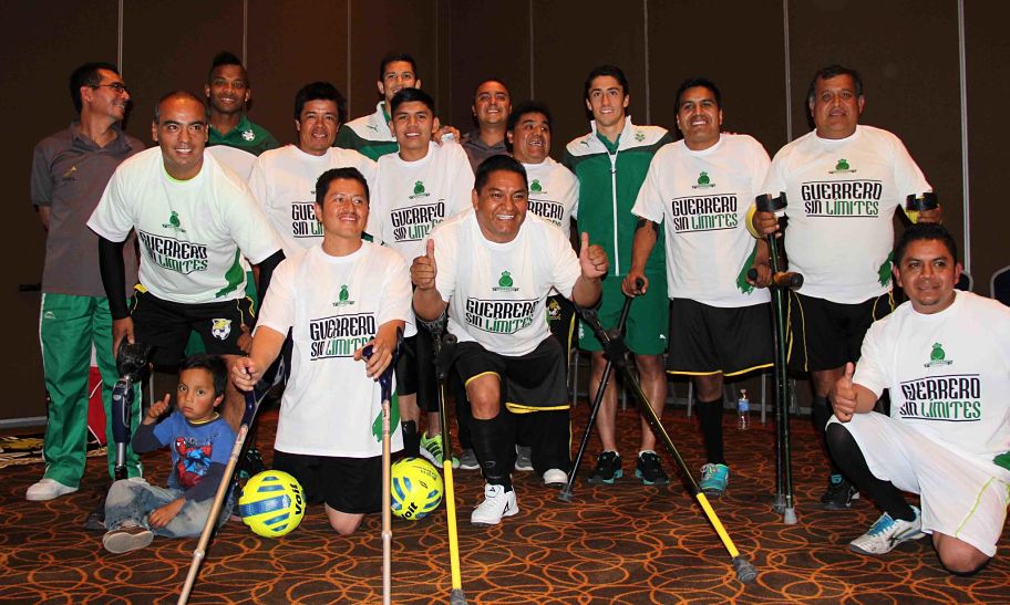 Guerreros de Corazón con el equipo de amputados Coyotes de Querétaro