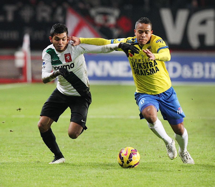 Jesús Corona jugó 76 minutos en la victoria del Twente 
