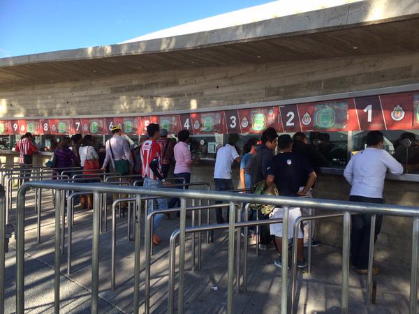 En el segundo partido de Chivas como local ante Pachuca, el estadio no llegó al lleno 