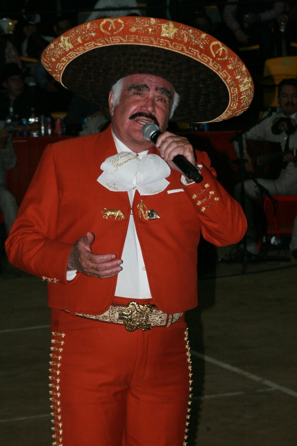 Vicente Fernández cautivó con sus éxitos a más de siete mil personas. 