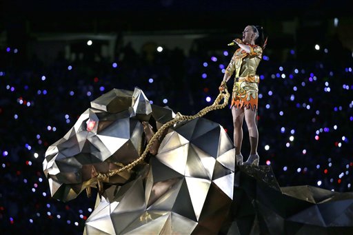 Katy Perry impresionó con su súper producción. 
