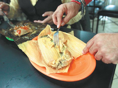 Al mandatario le gustó mucho el sabor de aquellos tamales y envió en varias ocasiones por algunos cientos para regalar a sus amistades. 