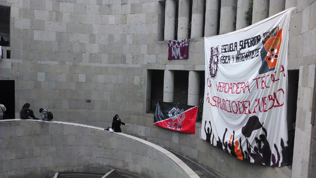 Los estudiantes exigen una mesa de diálogo con el director del IPN.