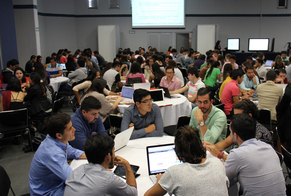 El Instituto Jalisciense del Emprendedor (IJALDEM) ofrece talleres a jóvenes que desean crear una empresa.