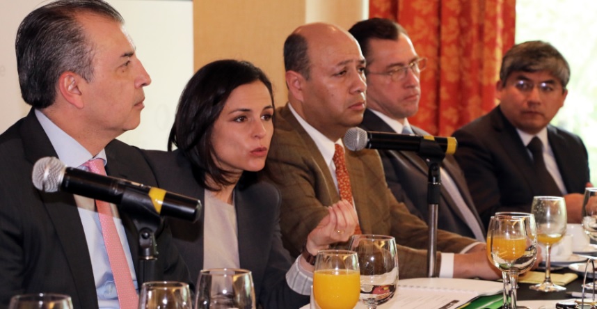 De izquierda a derecha, los comisionados, Ignacio Navarro, Alejandra Palacios, Javier Núñez, Martín Moguel y Eduardo Martínez