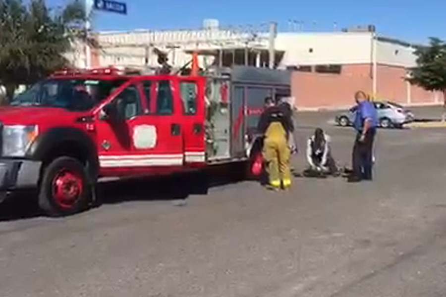 Los bomberos auxiliaron a las 60 personas.