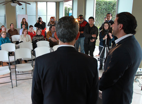 La causa de la suspensión del evento fue porque el precandidato Mauricio Fernández Garza, se negó a acudir.