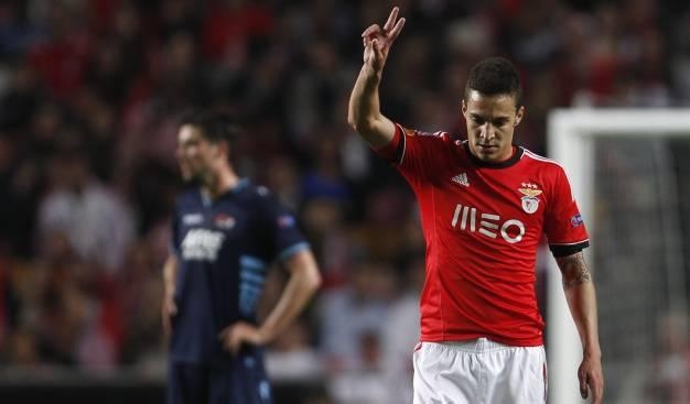 Rodrigo tras marcar gol con el AZ Alkmaar   