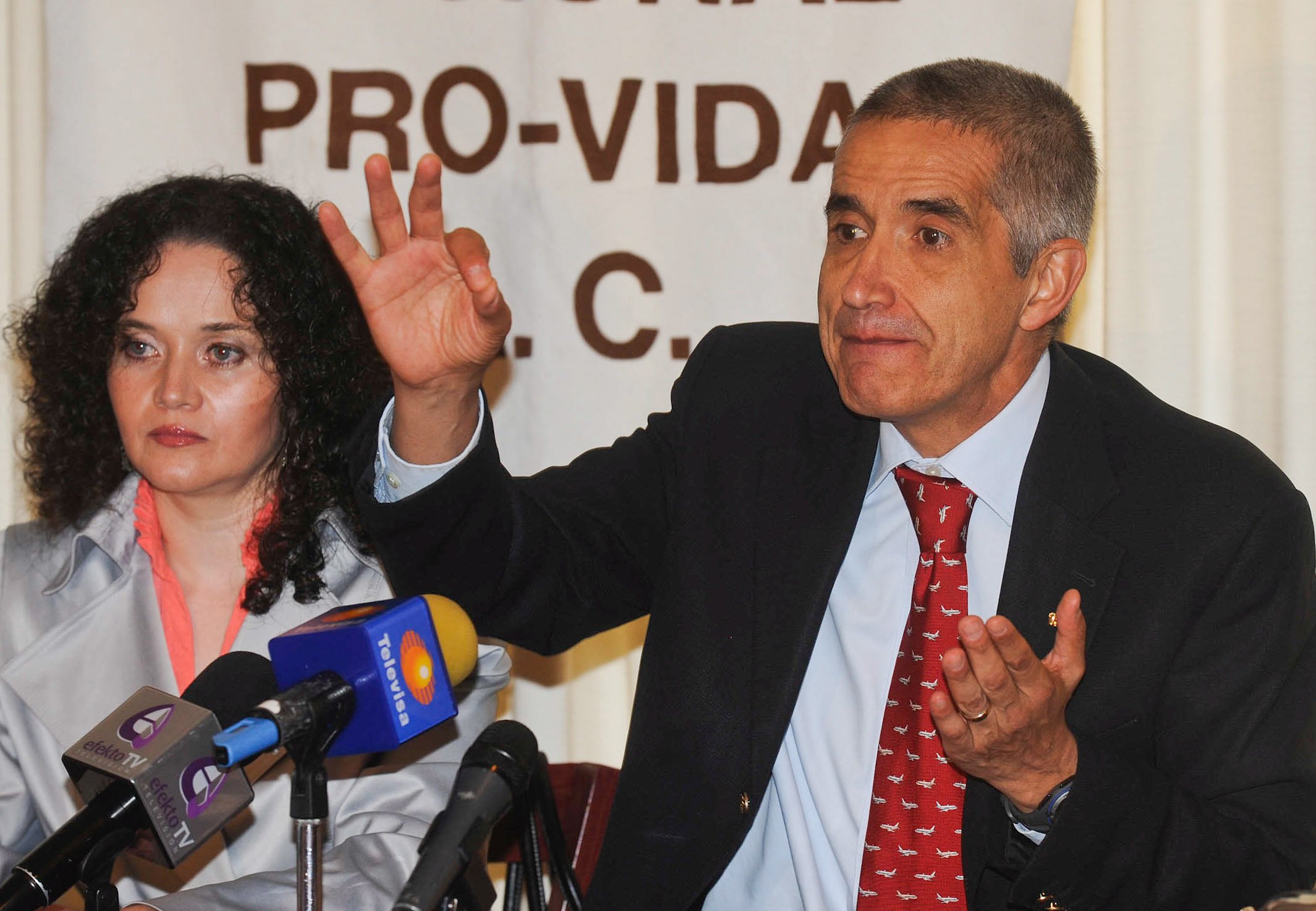 La Secretaría de la Función Pública impuso en 2005 la sanción a Serrano Limón por el desvío de recursos.