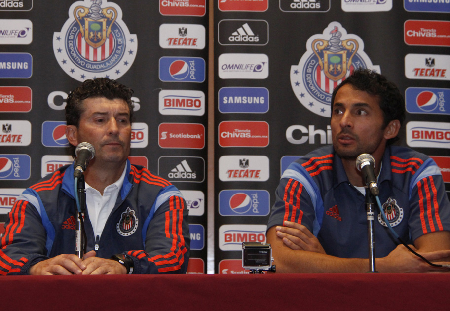 'Chepo' de la Torre se mostró tranquilo ante la situación por la que atraviesa Chivas. 