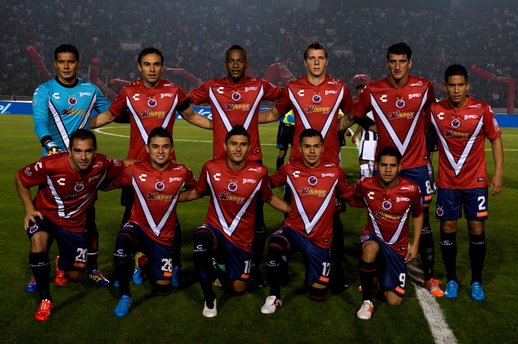 El Veracruz se ubica segundo en la tabla general y comienza a despegarse en zona de descenso 